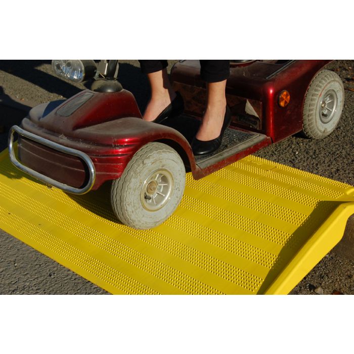 Trottoir oprijdrempel HDPE, afmeting 126,5 x 74,7 x 11,2 cm