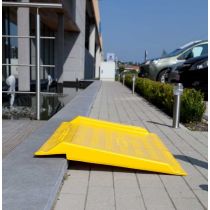 Trottoir oprijdrempel HDPE, afmeting 126,5 x 74,7 x 11,2 cm