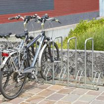 Verzinkt fietsenrek voor 5 fietsen, face to face schikking, fietsen staan op 1 niveau, met 4 anti-diefstalbeugels, afmeting 132 x 33 x 83 cm (lengte x breedte x hoogte)
