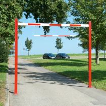 Hoogtebegrenzer, doorrijbreedte 900 cm, doorrijhoogte instelbaar tussen 220 cm en 280 cm, rood/wit