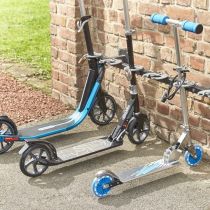 Muur stepstalling voor 6 steppen, plaats voor 6 steppen naast elkaar, steppen staan op 1 niveau