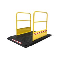 Loopbrug kunststof met metalen leuningen, 165 x 102 cm